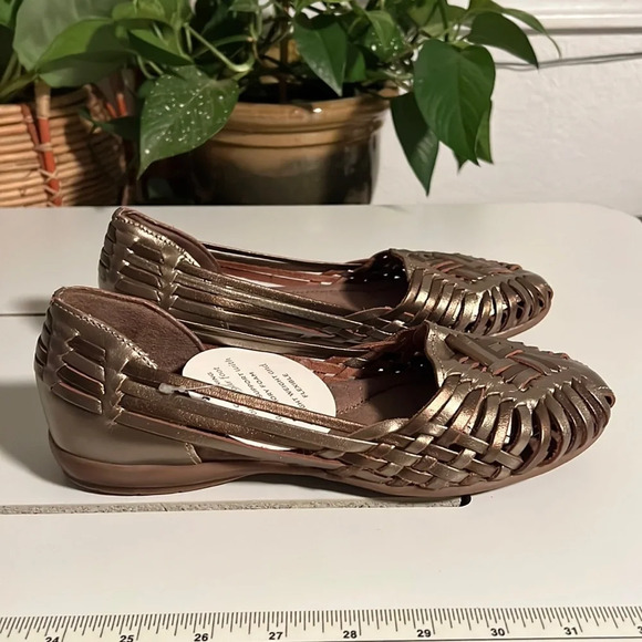 Natural Soul Shoes - Natural soul Woven Leather Flats Bronze. Size 7